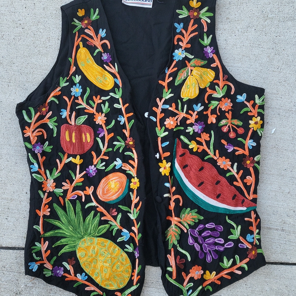 Westbound Black Vest with Colorful Embroidery - Picture 3 of 4